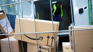 Amazon Driver Kidnapped, Thieves Flee After Van Gets Stuck
