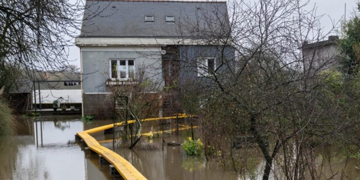 France Issues Red Flood Alert for Third Department, Situation Critical