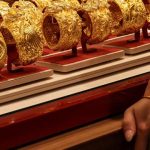 Gold Prices in Pakistan Drop Sharply Despite Global Gains