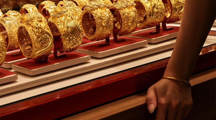 Gold Prices in Pakistan Drop Sharply Despite Global Gains