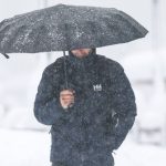 Heavy Snow Disrupts Paris Transport, Flights Canceled