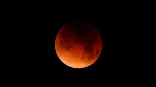 Total Lunar Eclipse Creates 'Blood Moon' Over Pakistan