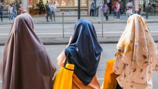Creil: Veiled Women's Incident and LFI Victory Raise Tensions