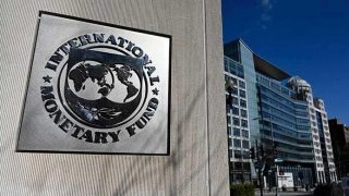 IMF Satisfied with Pakistan's Performance, Flags Medium-Term Risks