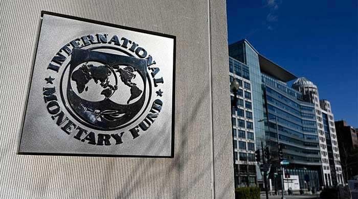 IMF Satisfied with Pakistan's Performance, Flags Medium-Term Risks