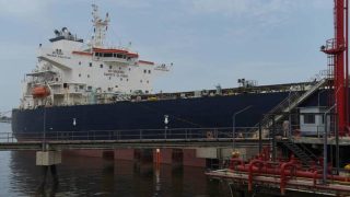 Pakistan Begins Red Sea Oil Imports After Gulf Crisis