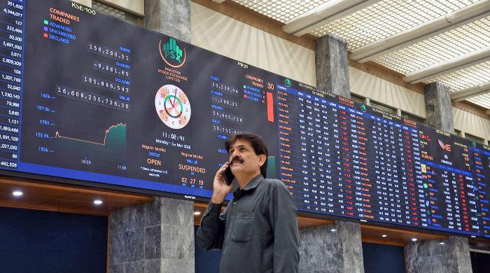 Pakistan Stock Exchange Falls Amid Oil Price, Shipping Pressures