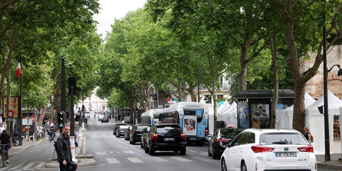 Paris Green Boulevard Plan Sparks Political Debate