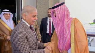 PM Shehbaz Arrives in Saudi Arabia for Talks on Middle East Crisis