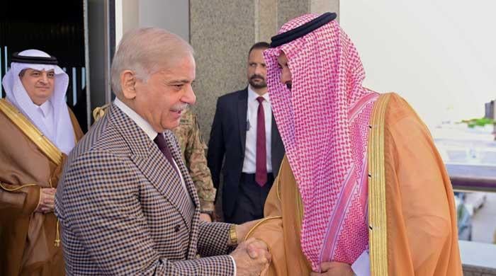 PM Shehbaz Arrives in Saudi Arabia for Talks on Middle East Crisis