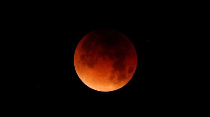 Total Lunar Eclipse Creates 'Blood Moon' Over Pakistan