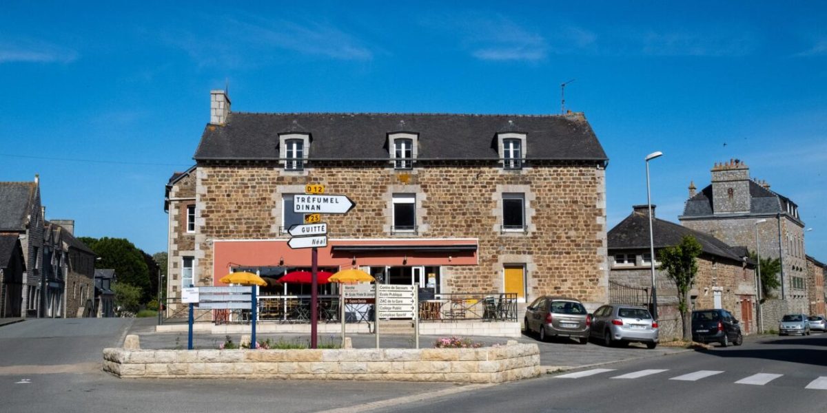 French Mayor Arrested After Woman Dies During Forced Hospitalization Attempt