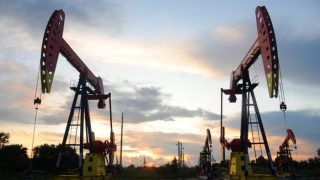Oil Prices Surge After Trump Ultimatum, Strait of Hormuz Crisis Deepens