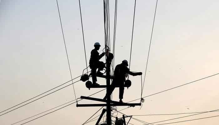 Pakistan Bans Costly Power Purchases to Protect Consumers