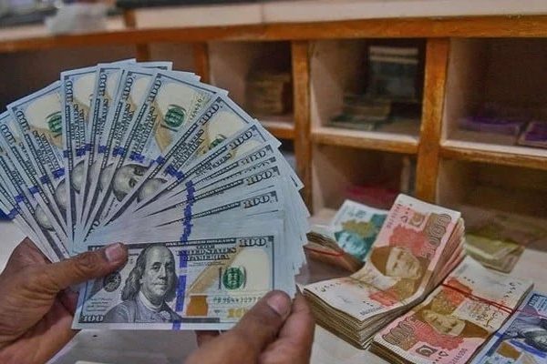 مارچ میں پاکستان کا کرنٹ اکاؤنٹ سرپلس ایک ارب سات کروڑ ڈالر تک پہنچا