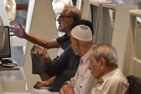 ٹرمپ کے ایران کے بیانات اور تیل کی قیمتوں میں اضافے سے پاکستان اسٹاک ایکسچینج میں تاریخی گراوٹ