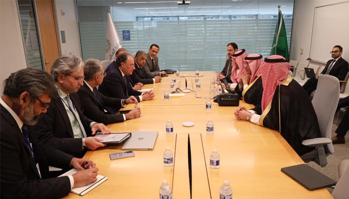Saudi Arabia Pledges Additional $3 Billion Aid to Pakistan, Extends Deposit