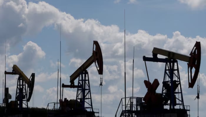 US Extends Russian Oil Sanctions Waiver Amid Iran War