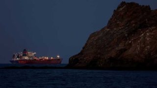 US Blockades Iranian Ports, Tehran Threatens Retaliation
