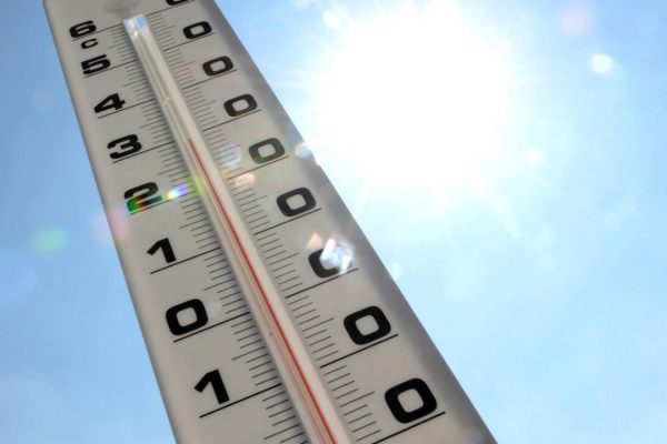 فرانس میں مئی کی تاریخ ساز گرمی: 18 صوبے یلو الرٹ پر، پیرس میں بھی پارہ 30 ڈگری سے تجاوز کر گیا