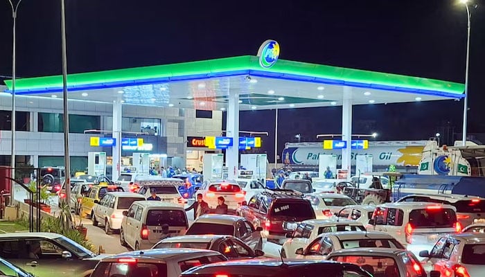 Govt Cuts Petrol, Diesel Prices by Rs 5 Per Litre
