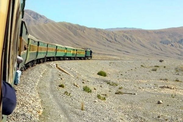 کوئٹہ دھماکے کے بعد ریلوے آپریشن معطل، جعفر ایکسپریس سمیت متعدد ٹرینیں تاخیر کا شکار