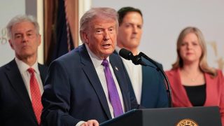 Trump Delays Iran Strike, Hopes for Deal