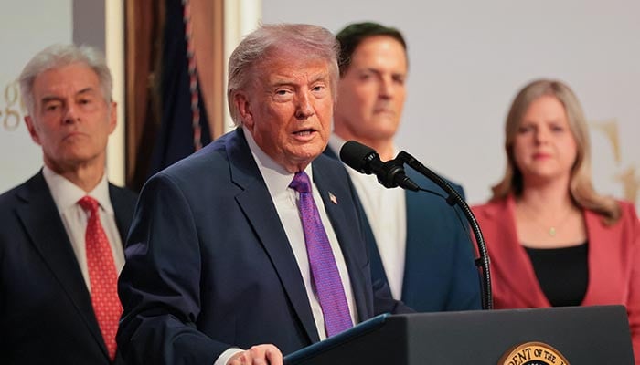 Trump Delays Iran Strike, Hopes for Deal